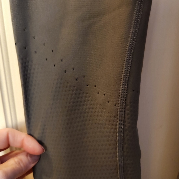 lululemon In Focus Run Tight in Sage. Size 6. EUC. - Picture 5 of 8